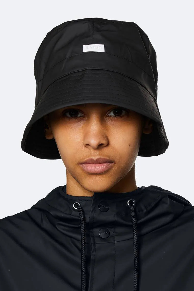 Gorro Bucket Rains Black - ECRU