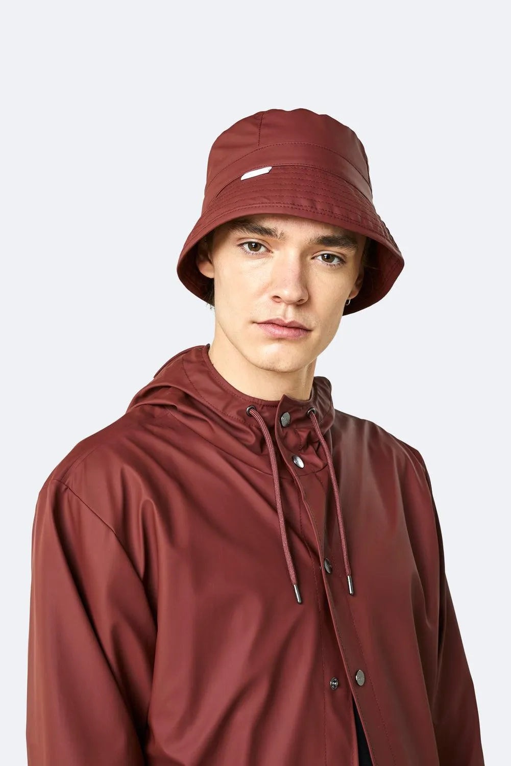 Gorro Bucket Rains Granate - ECRU