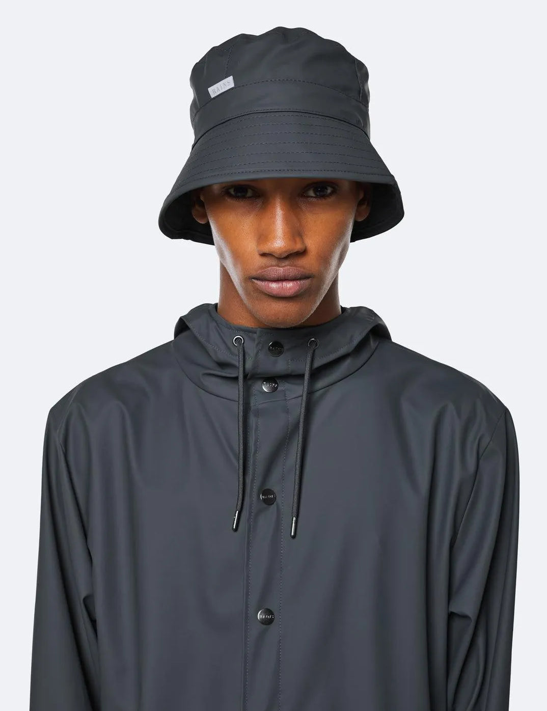 Gorro Bucket Rains Slate - ECRU