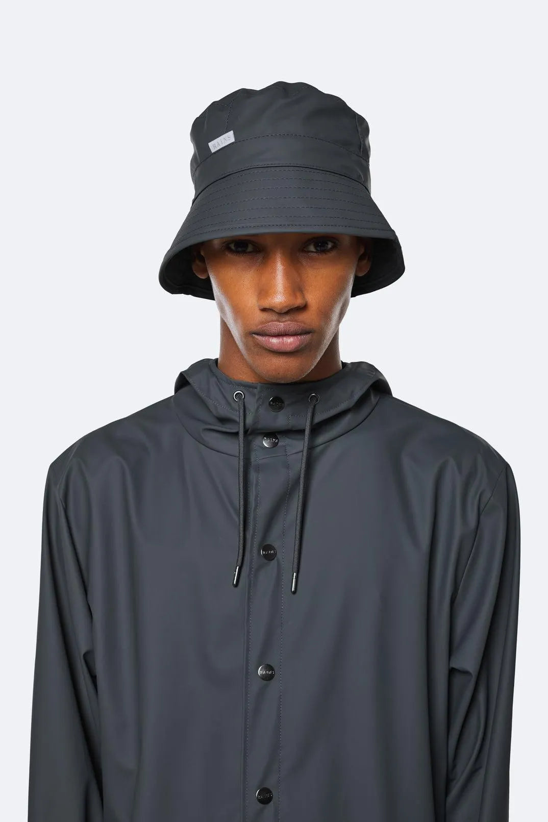 Gorro Bucket Rains Slate - ECRU