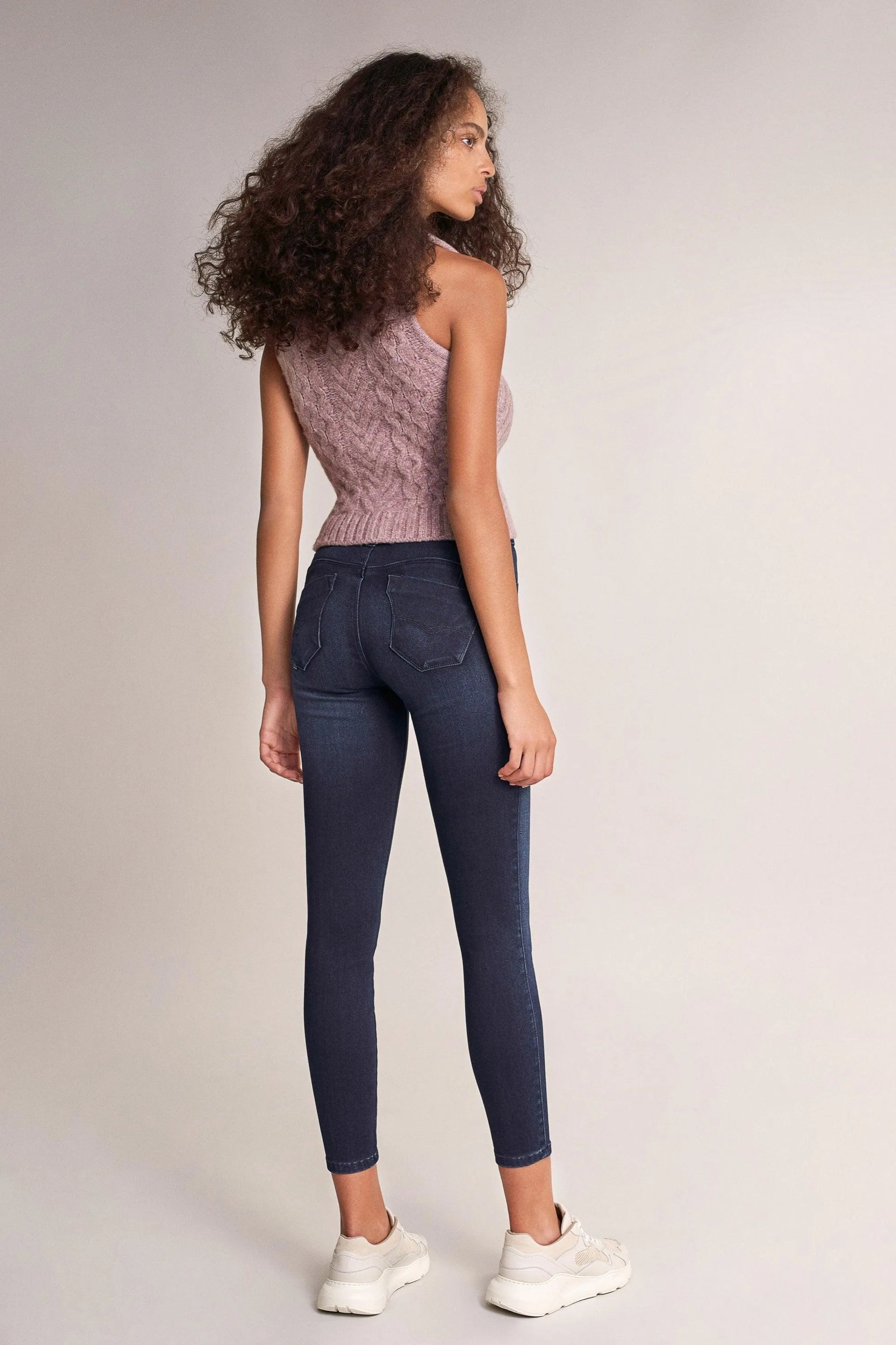 Jegging Push Up Wonder Capri De Tiro Medio - ECRU