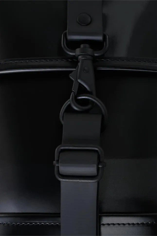 Mochila Mini Rains Negro Brillante - ECRU