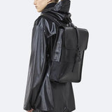 Mochila Mini Rains Negro Brillante - ECRU