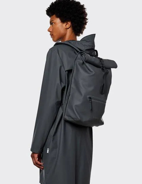 Mochila Rains Rolltop Rucksack Slate - ECRU