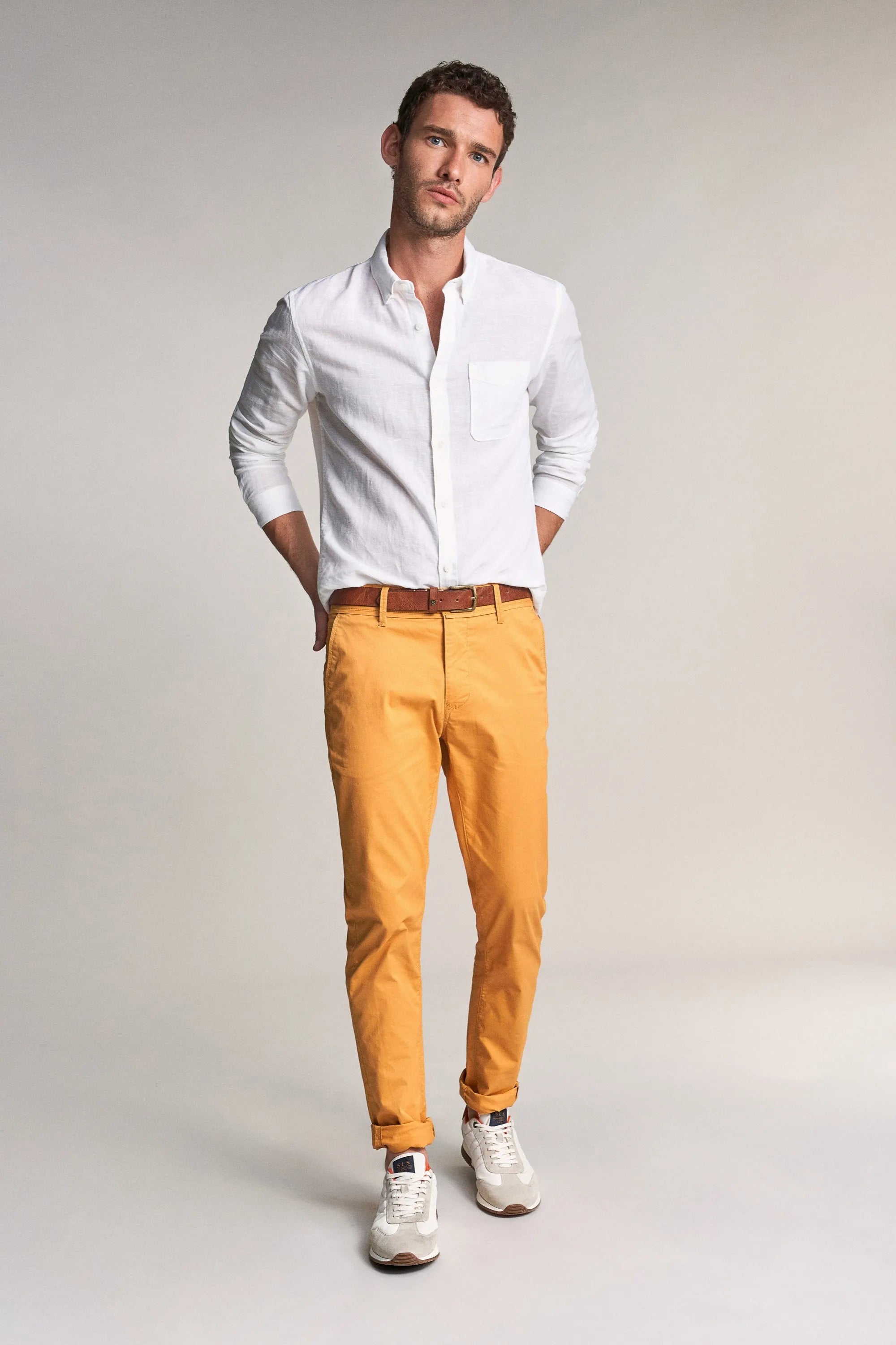 PANTALÓN CHINO ANDY SLIM CON CINTURÓN DE REGALO - ECRU