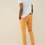 PANTALÓN CHINO ANDY SLIM CON CINTURÓN DE REGALO - ECRU