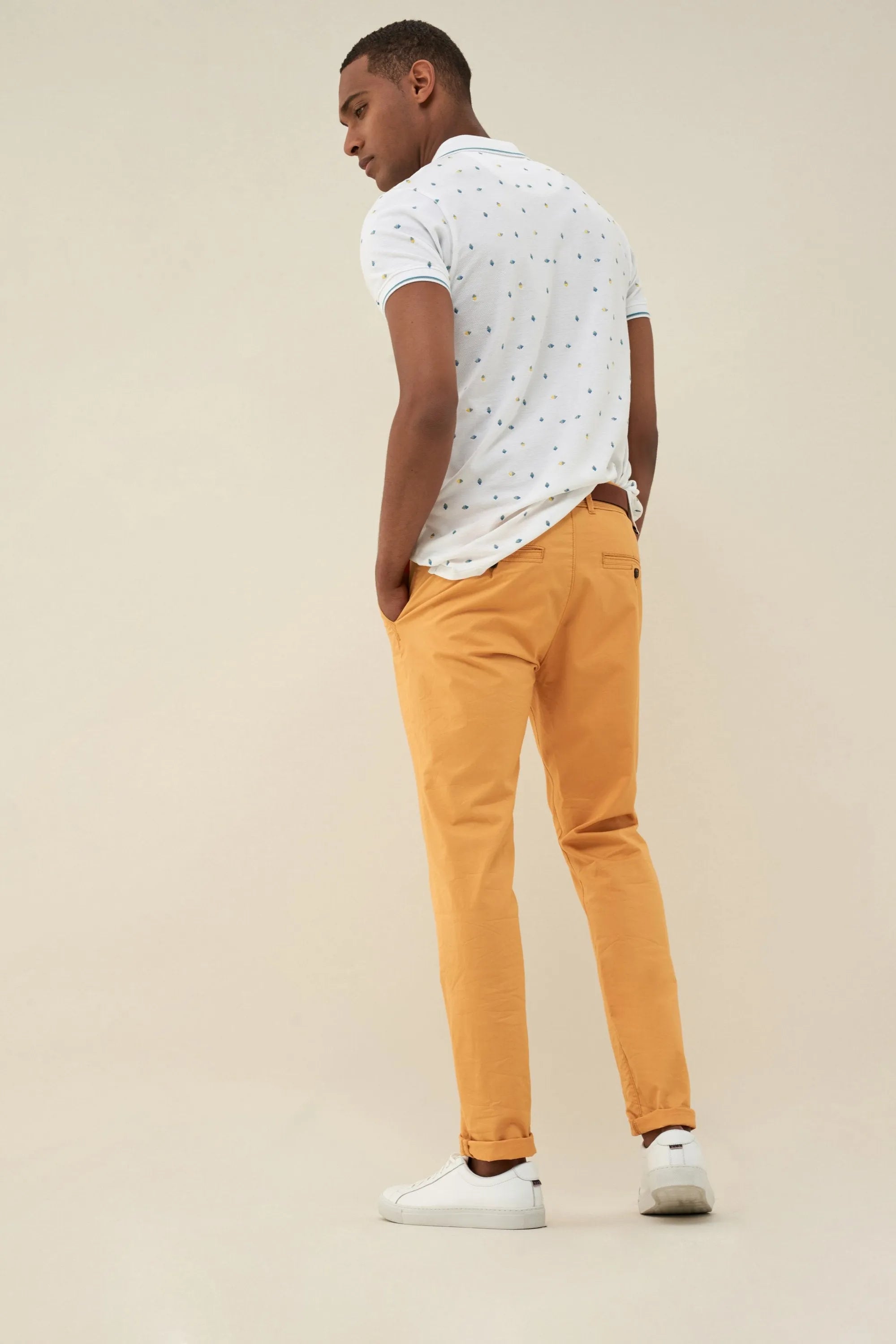 PANTALÓN CHINO ANDY SLIM CON CINTURÓN DE REGALO - ECRU