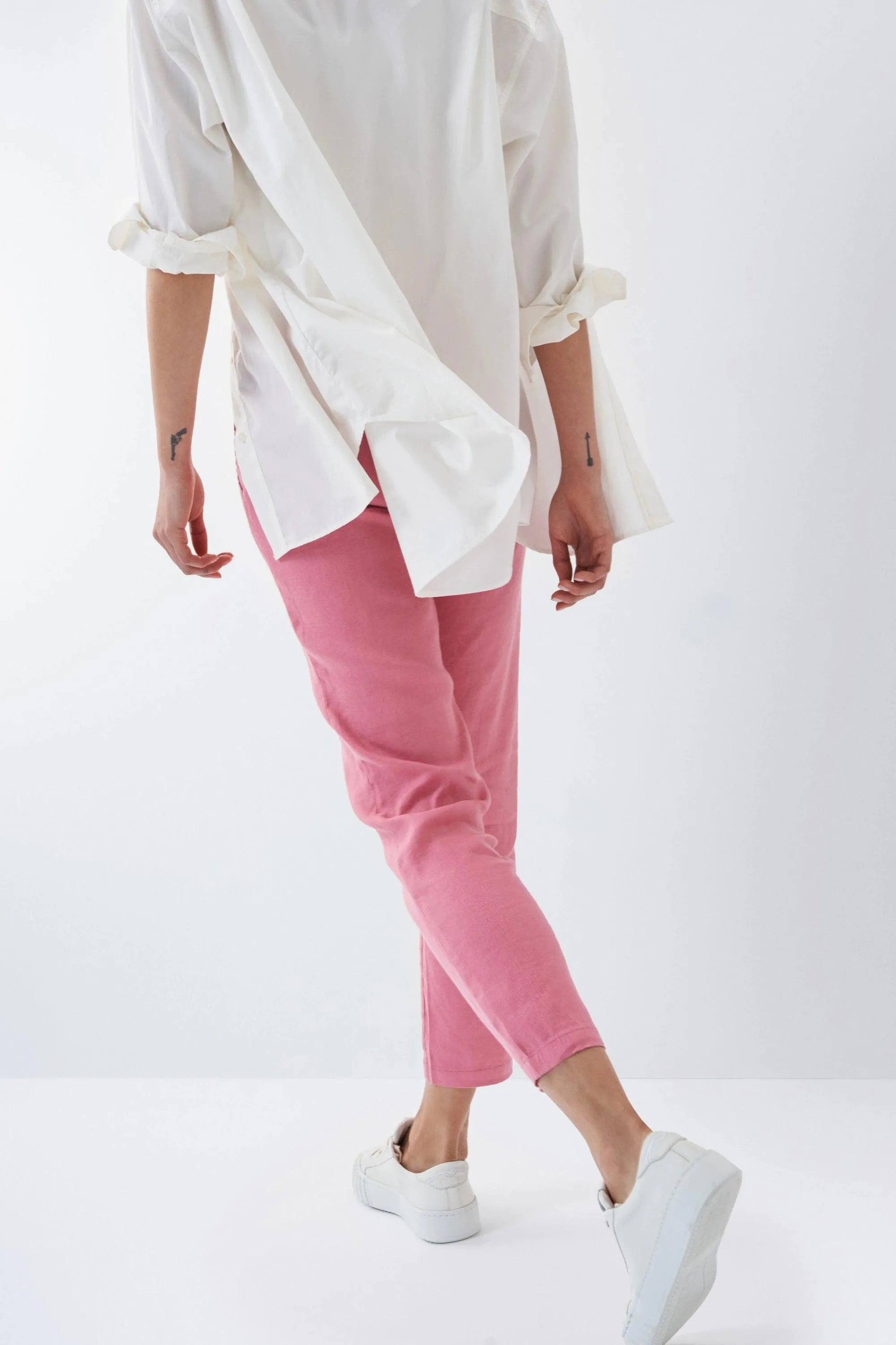 Pantalón Chino Cropped Slim de color rosa - ECRU