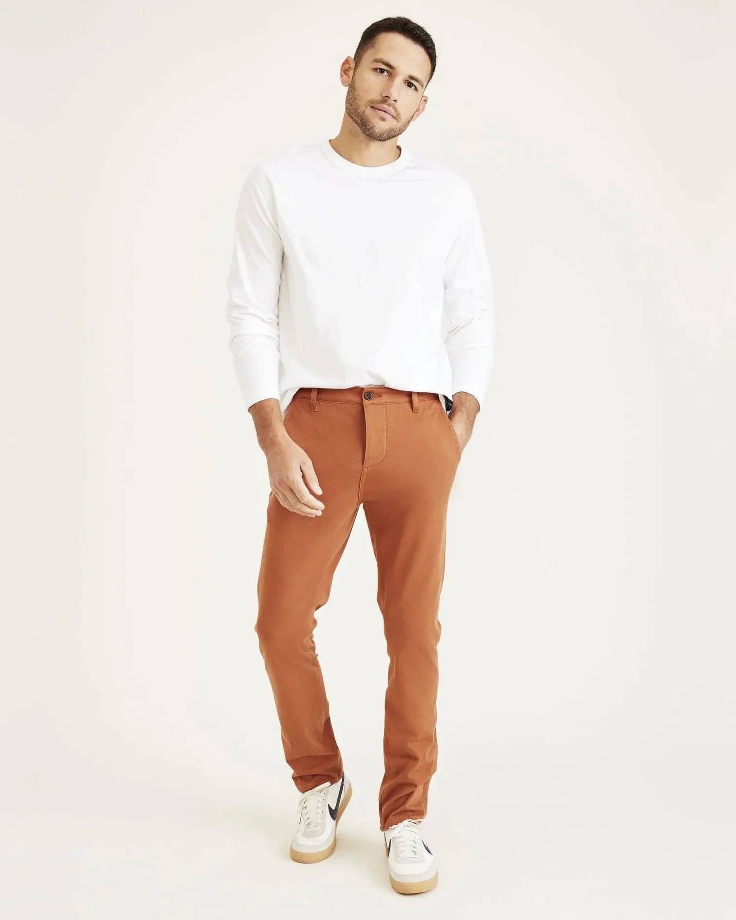 Pantalón Chino Dockers de Hombre Skinny Fit Supreme Flex Alpha Mocha Bisque Brown - ECRU