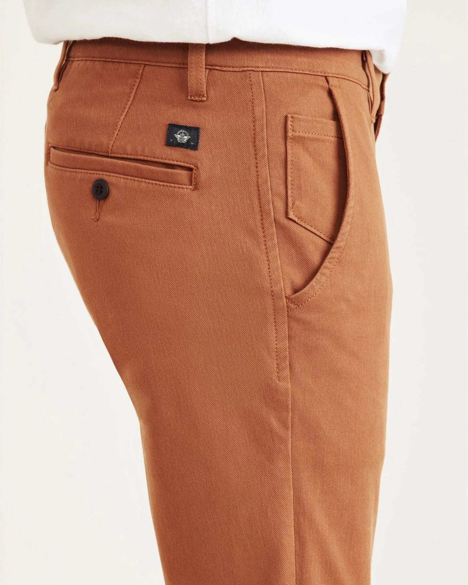 Pantalón Chino Dockers de Hombre Skinny Fit Supreme Flex Alpha Mocha Bisque Brown - ECRU
