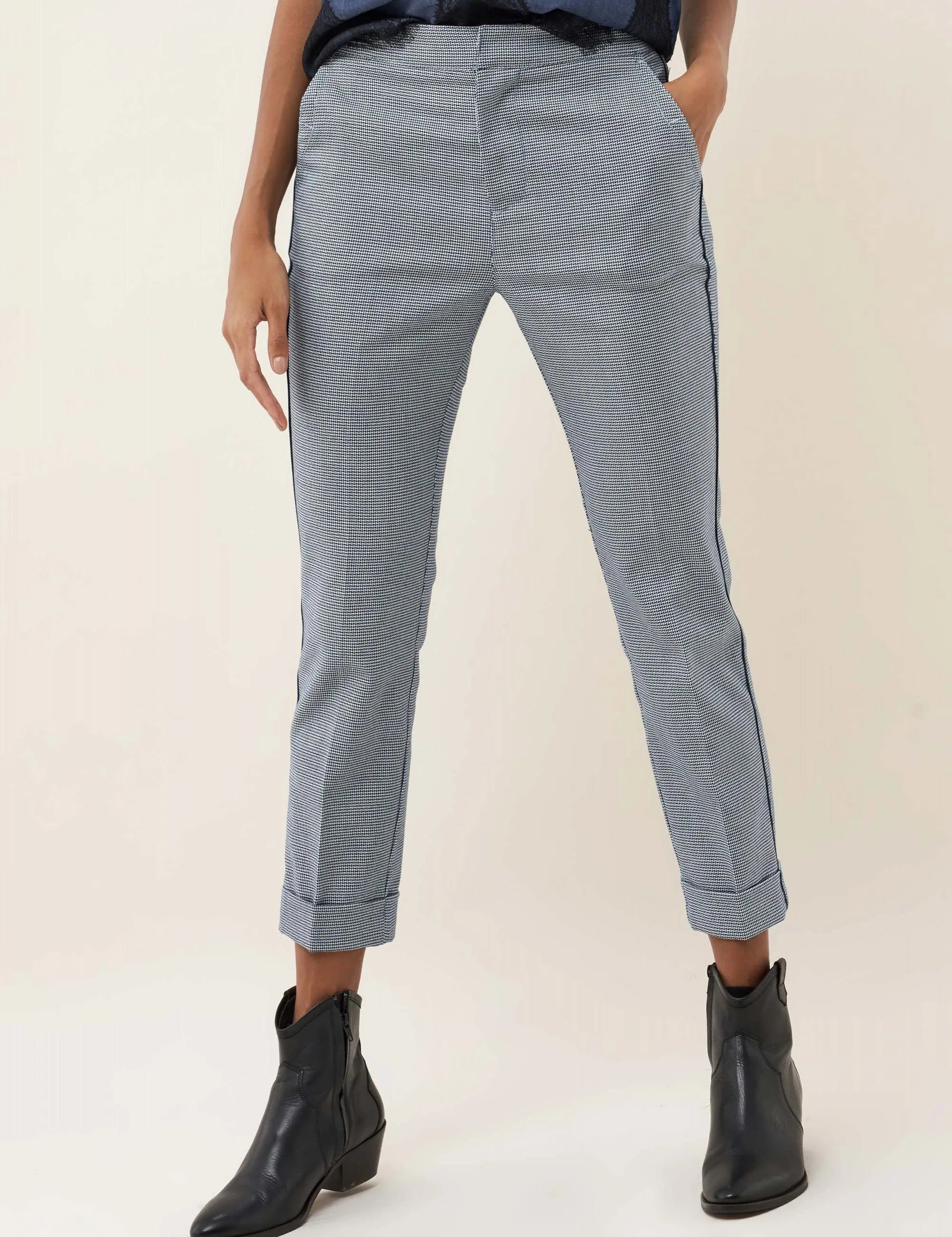 PANTALÓN COLETTE CAPRI CON FANTASÍA - ECRU