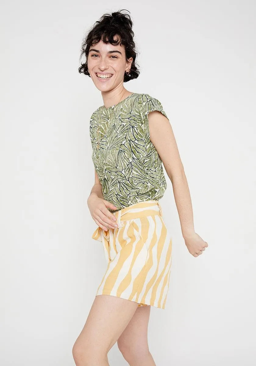 Pantalón corto amplio con cinturón estampado de cebra - ECRU