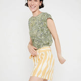 Pantalón corto amplio con cinturón estampado de cebra - ECRU