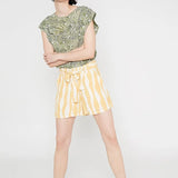 Pantalón corto amplio con cinturón estampado de cebra - ECRU