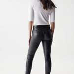 Pantalón efecto piel Push Up Destiny Cropped Skinny - ECRU