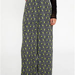 Pantalón largo recto de crepe con estampado floral de margaritas - ECRU