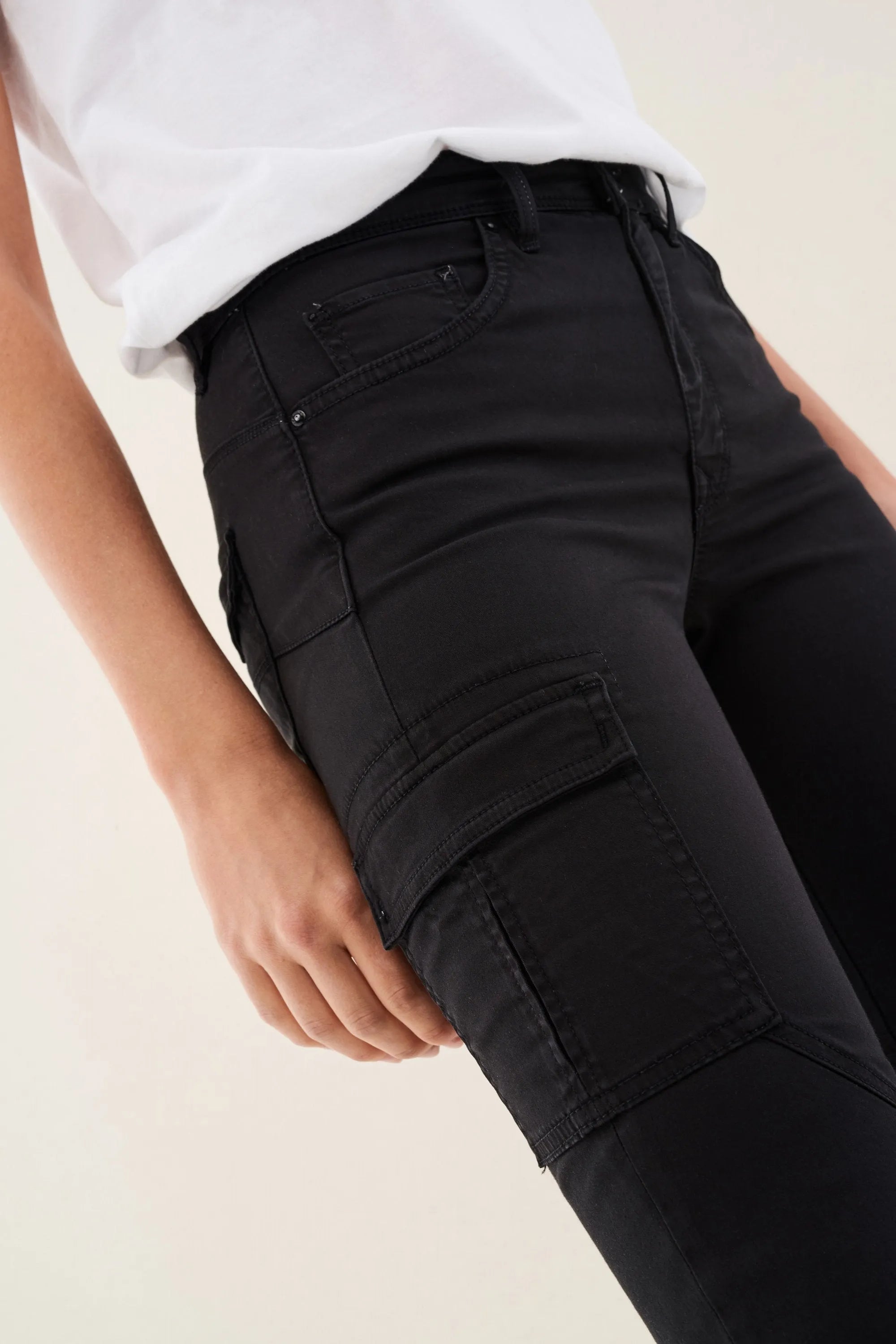 PANTALONES CARGO SECRET GLAMOUR CAPRI EN SARGA - ECRU