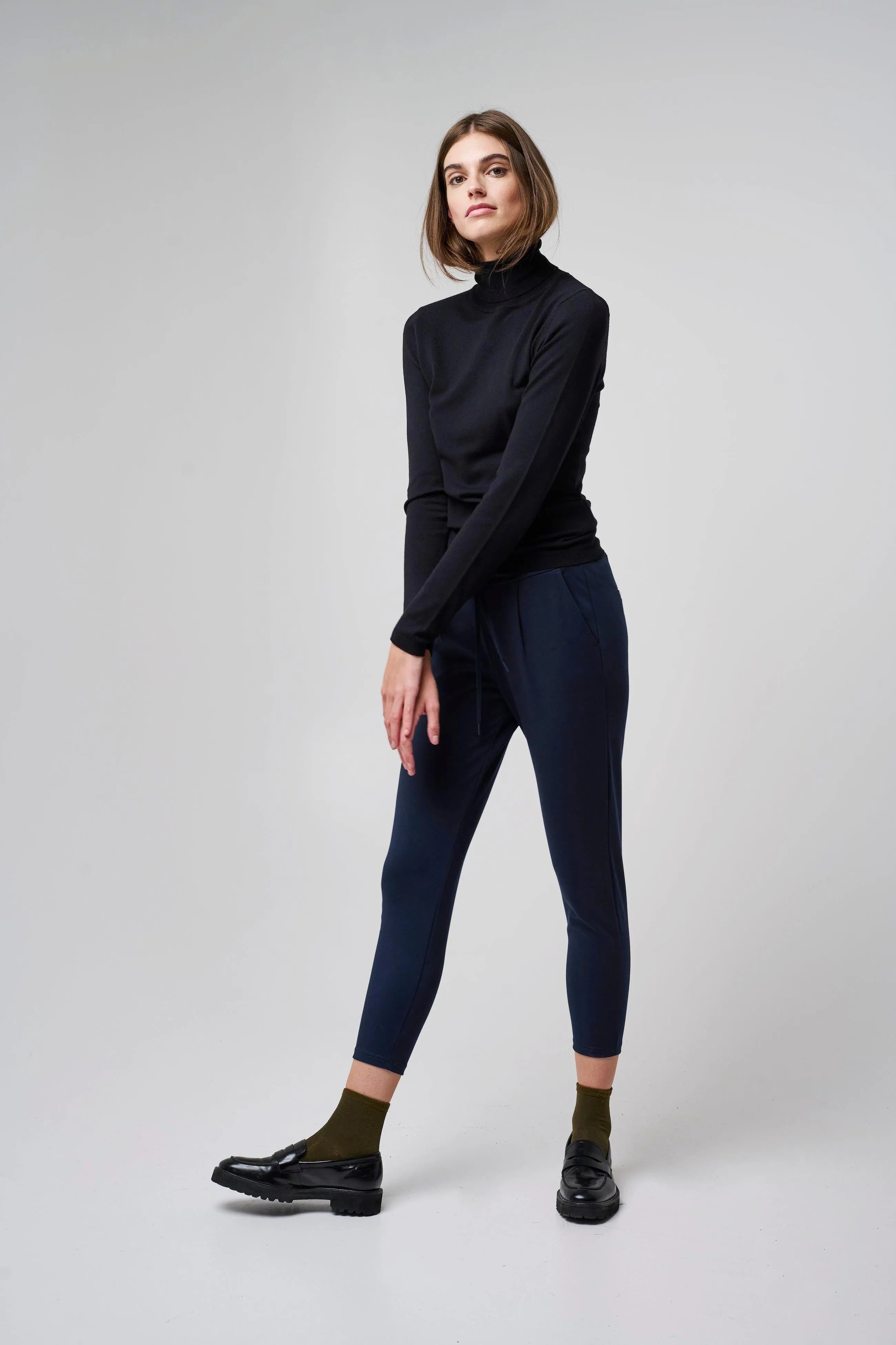 Pantalones ICHI Kate Cropped Total Eclipse - ECRU