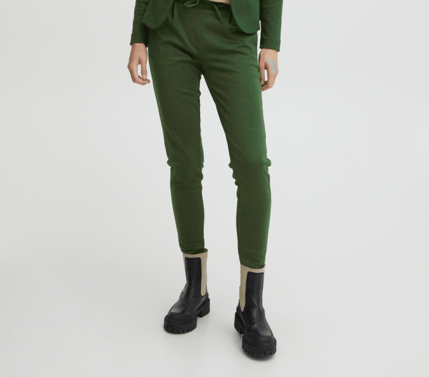 Pantalones Kate Cropped Kombu Green - ECRU