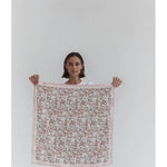 Pañuelo Mus&Bombon Salpa Flores Rosa - ECRU