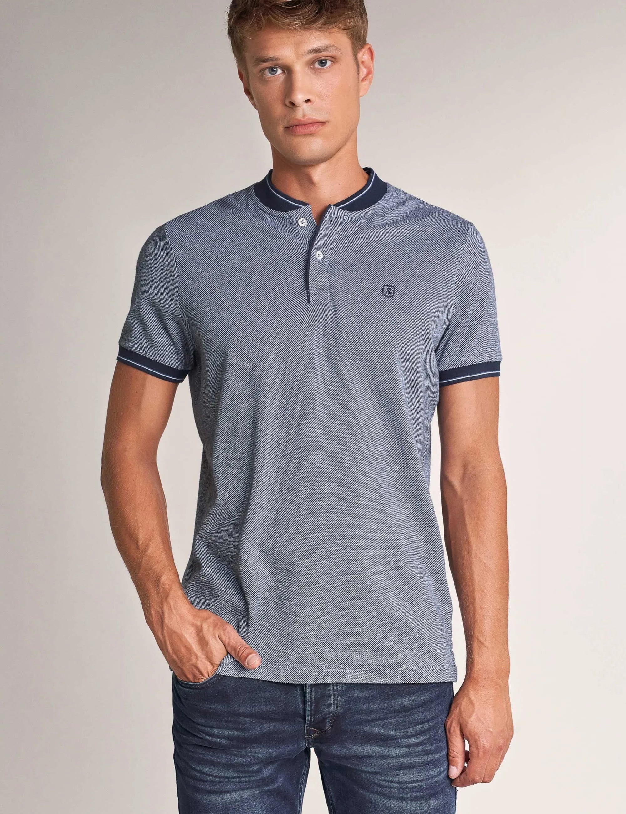 Polo de Corte Recto con Cuello Corto - ECRU