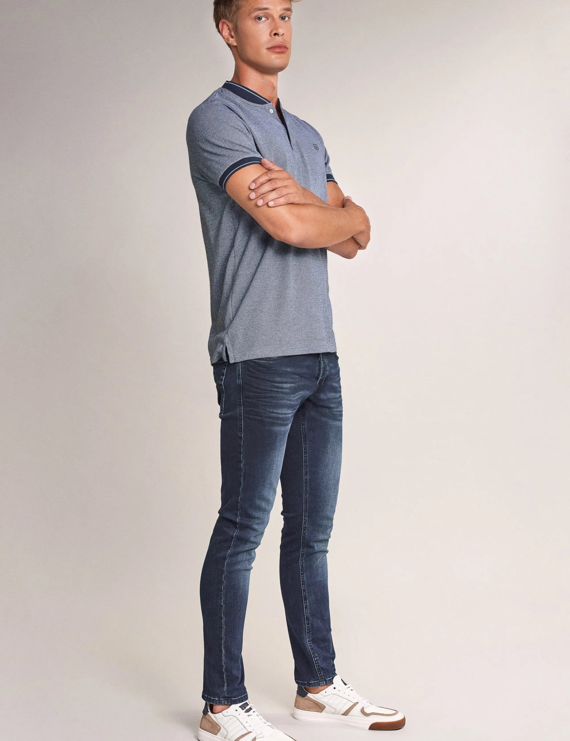 Polo de Corte Recto con Cuello Corto - ECRU