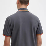 Polo Fred Perry M12 Gris Plomizo Naranja Rojo Cibernético Made In England - ECRU