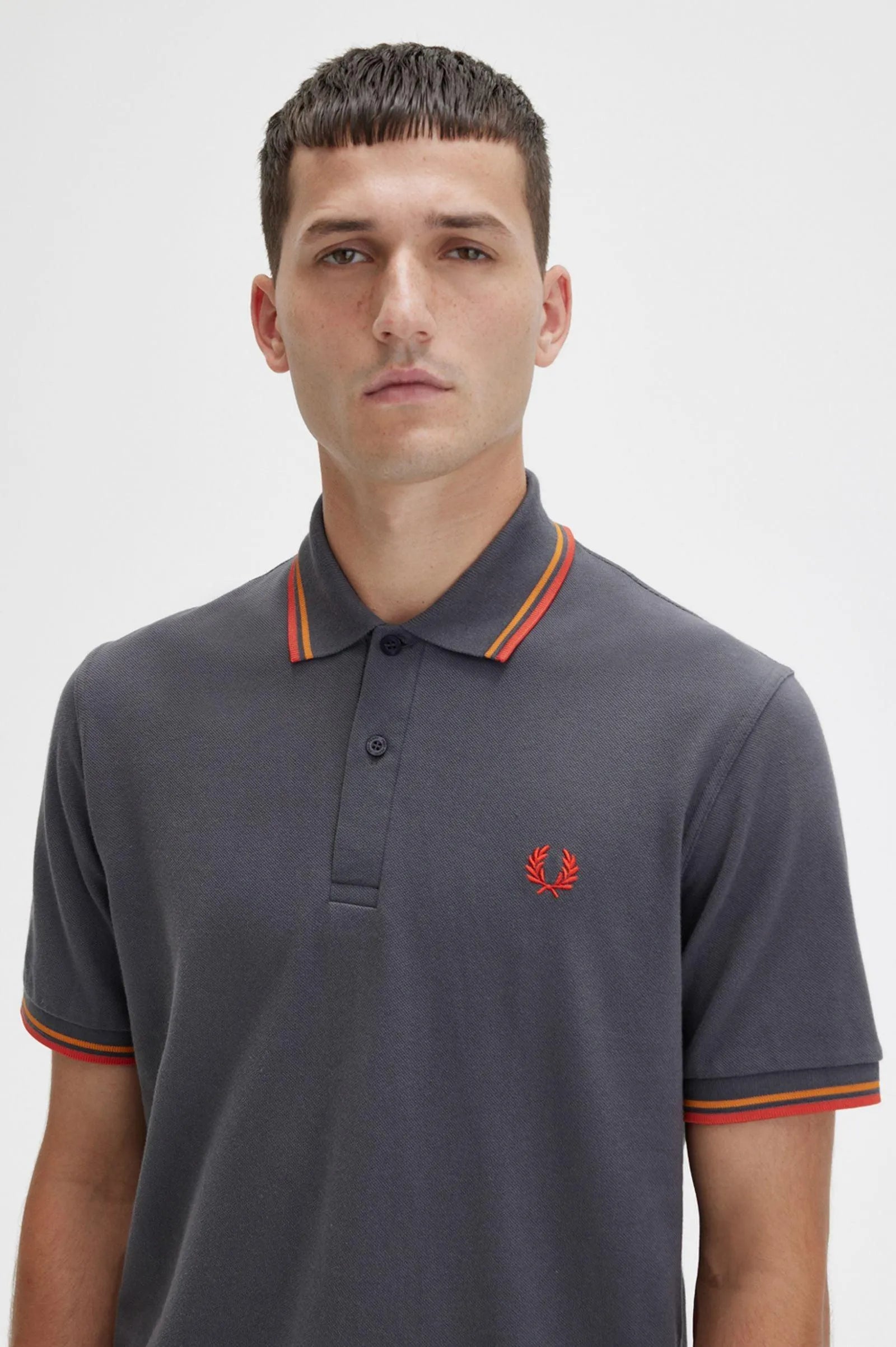 Polo Fred Perry M12 Gris Plomizo Naranja Rojo Cibernético Made In England - ECRU