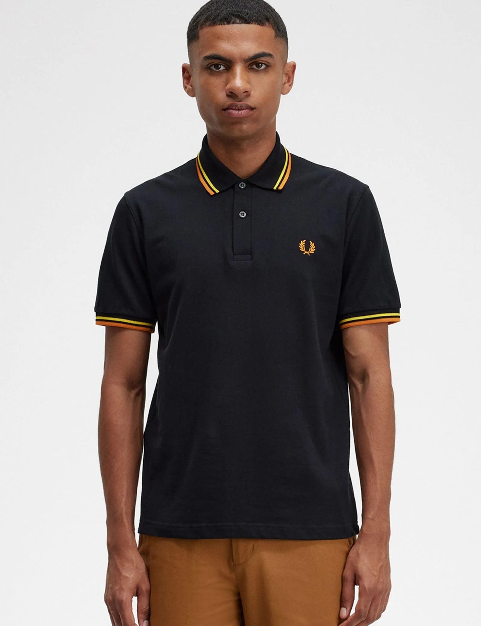 Polo Fred Perry M12 Negro Amarillo Naranja Cibernético Made In England - ECRU