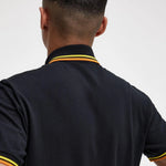 Polo Fred Perry M12 Negro Amarillo Naranja Cibernético Made In England - ECRU