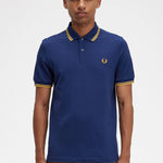 Polo Fred Perry M3600 Azul marino francés Hora dorada - ECRU