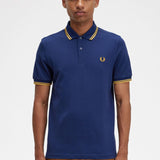 Polo Fred Perry M3600 Azul marino francés Hora dorada - ECRU