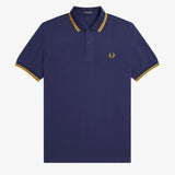 Polo Fred Perry M3600 Azul marino francés Hora dorada - ECRU