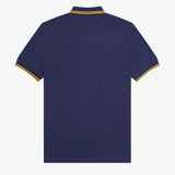 Polo Fred Perry M3600 Azul marino francés Hora dorada - ECRU