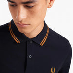 Polo Fred Perry M3600 Navy Dark Caramel Dark Caramel - ECRU