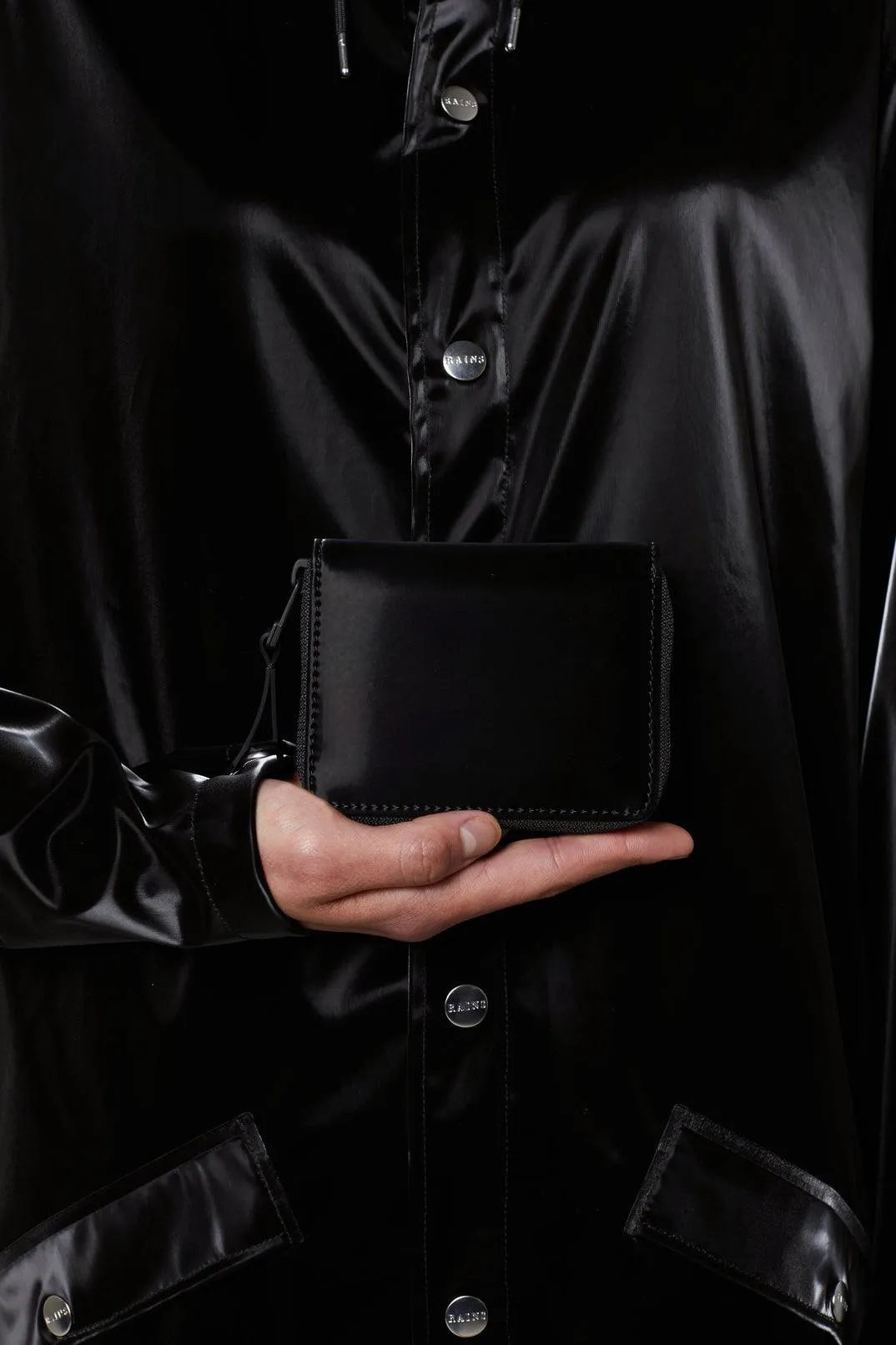 Rains Cartera Small Wallet Velvet Black - ECRU