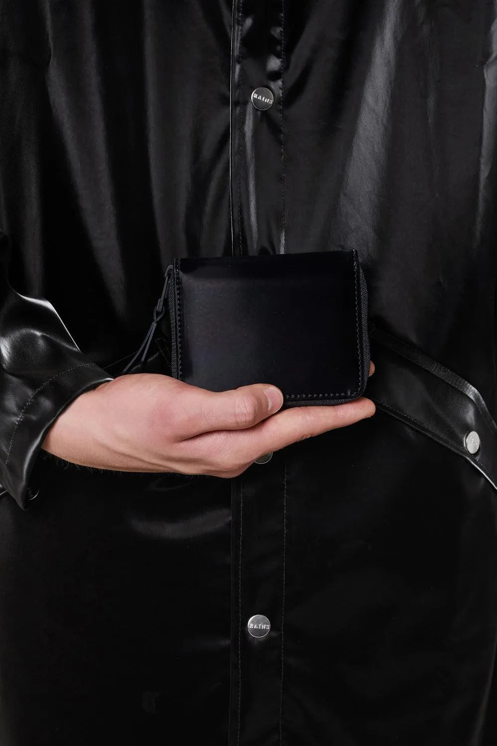 Rains Cartera Small Wallet Velvet Black - ECRU