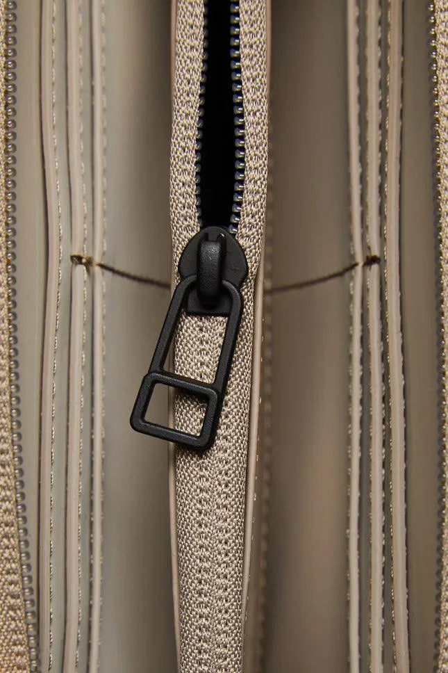 Rains Cartera Wallet Velvet Taupe - ECRU