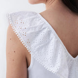 Top con escote de pico con volante en bordado inglés - ECRU