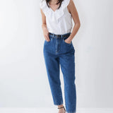 Top con escote de pico con volante en bordado inglés - ECRU