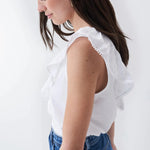 Top con escote de pico con volante en bordado inglés - ECRU