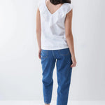 Top con escote de pico con volante en bordado inglés - ECRU