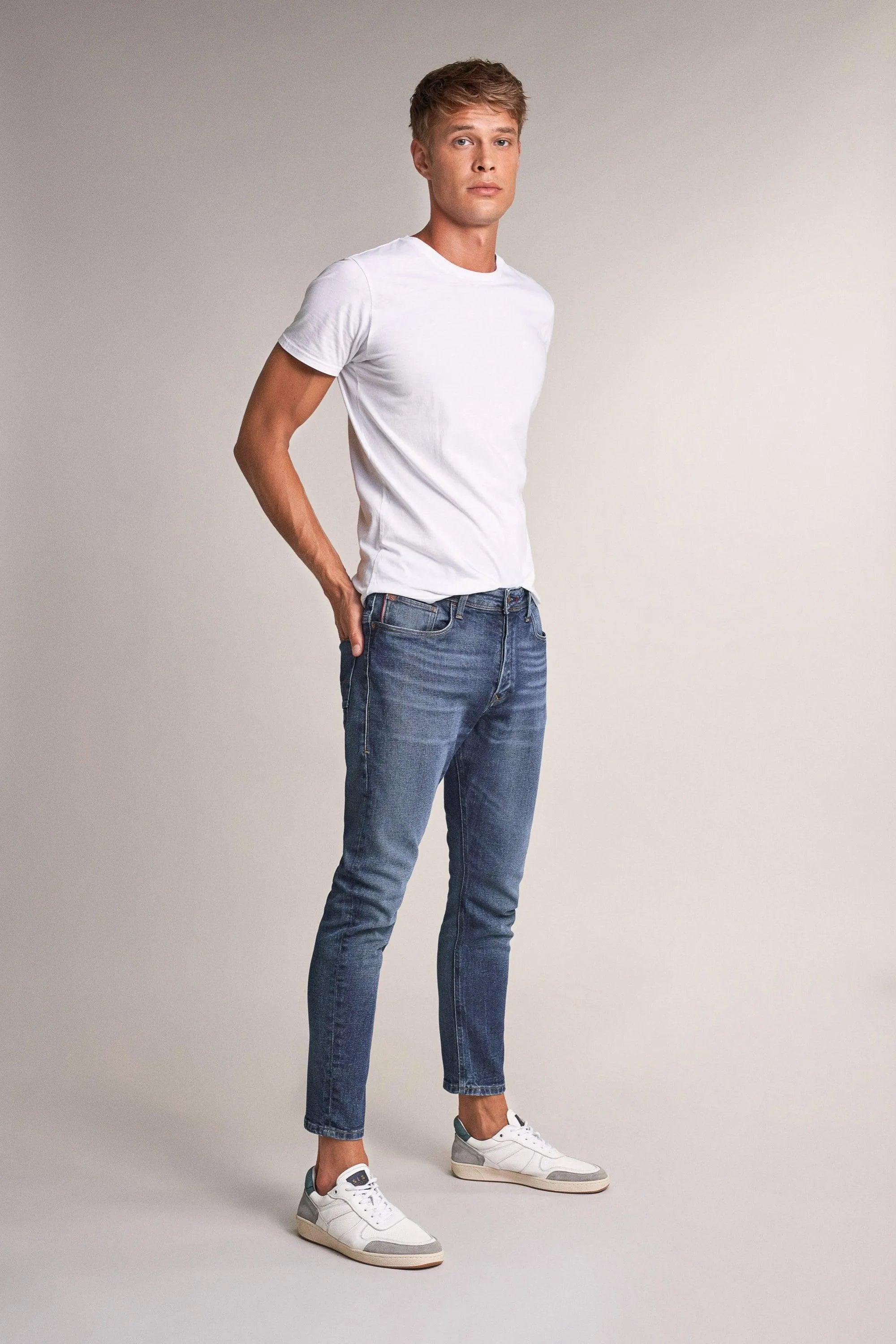 VAQUEROS KARL LOOSE SLIM CON DESGASTE - ECRU