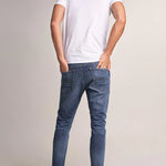 VAQUEROS KARL LOOSE SLIM CON DESGASTE - ECRU