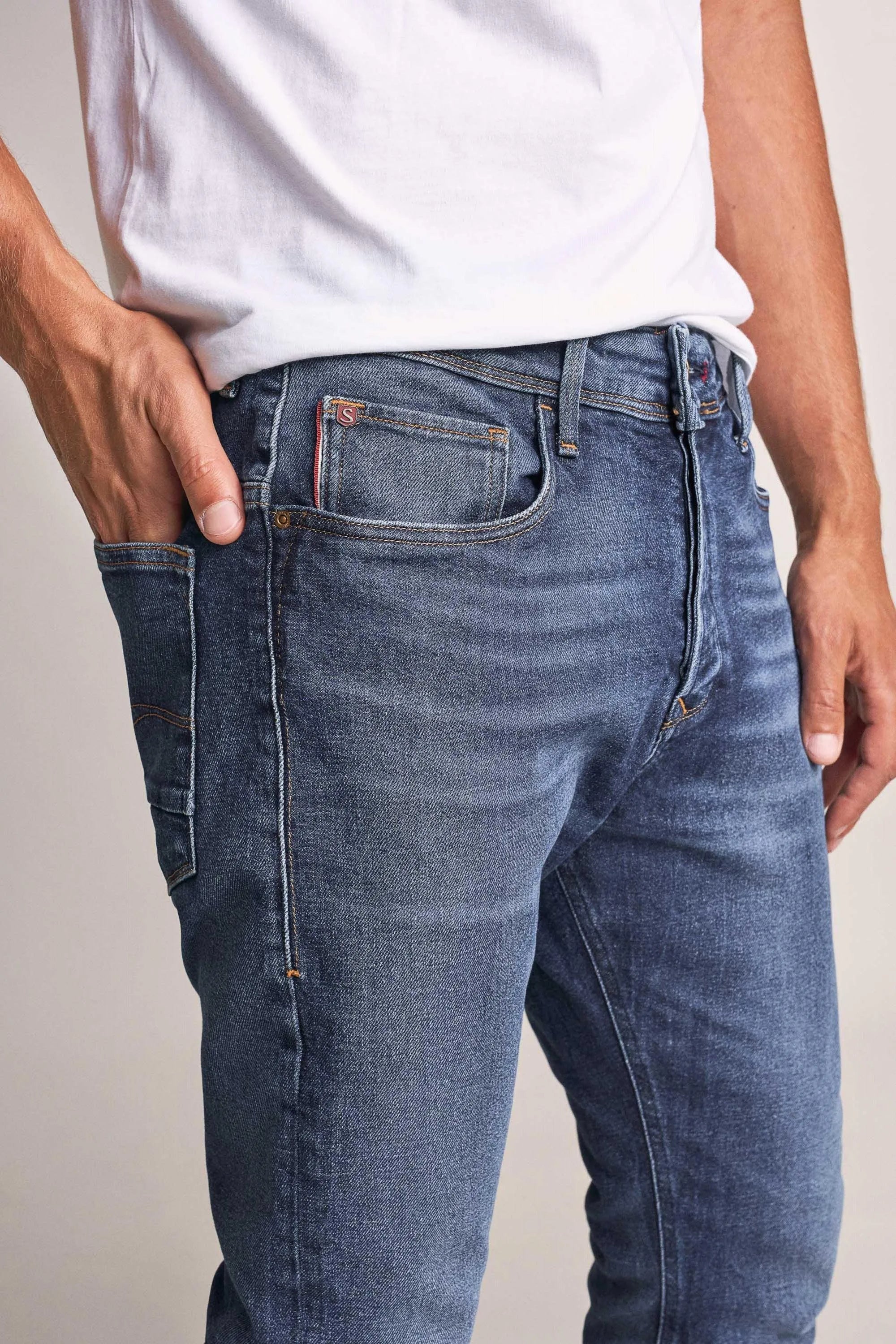 VAQUEROS KARL LOOSE SLIM CON DESGASTE - ECRU