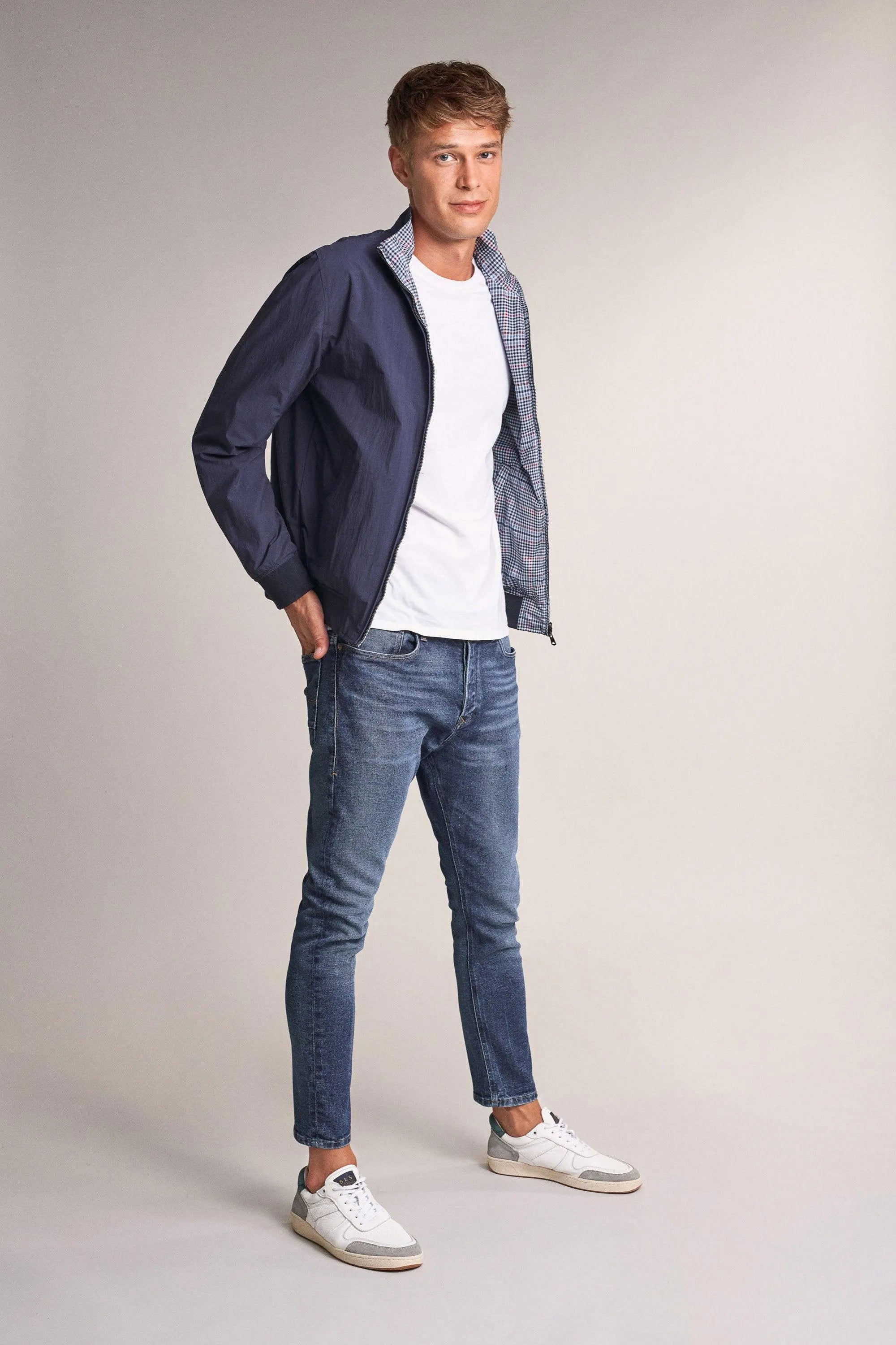 VAQUEROS KARL LOOSE SLIM CON DESGASTE - ECRU