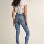 Vaqueros Push In Secret Glamour Capri Con Bordados - ECRU