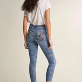 Vaqueros Push In Secret Glamour Capri Con Bordados - ECRU