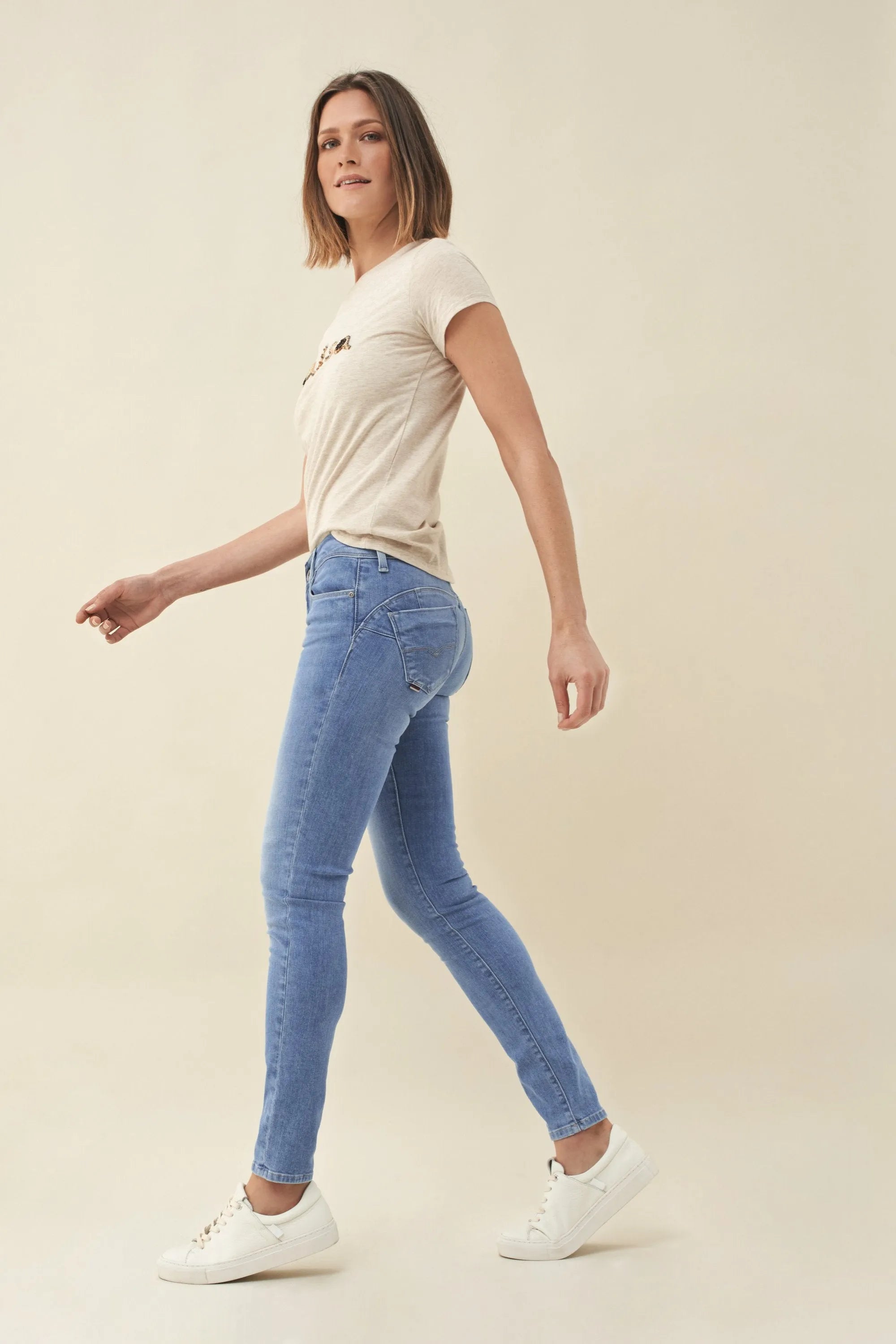 VAQUEROS PUSH UP WONDER SKINNY CINTURA MEDIA - ECRU