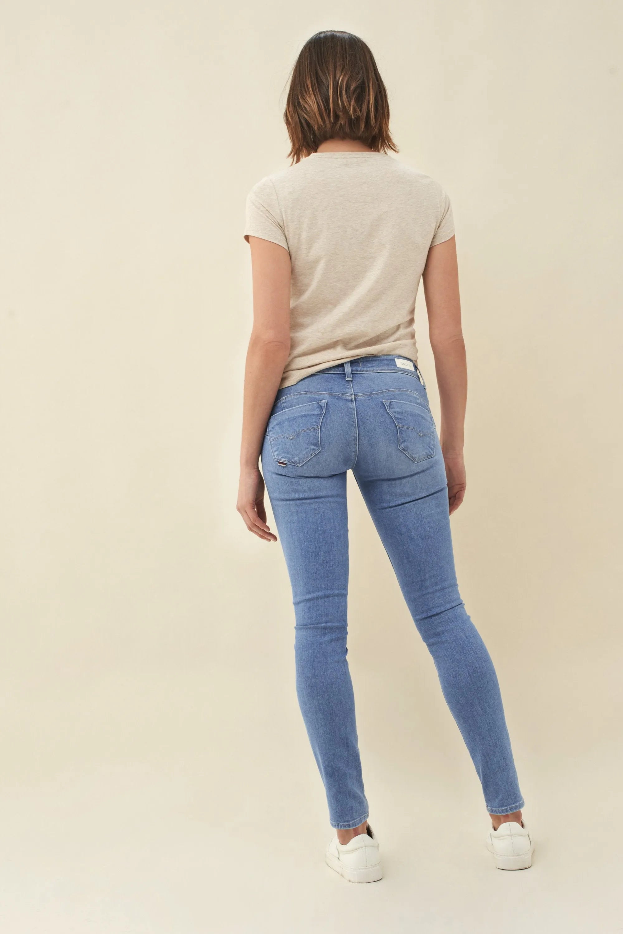 VAQUEROS PUSH UP WONDER SKINNY CINTURA MEDIA - ECRU